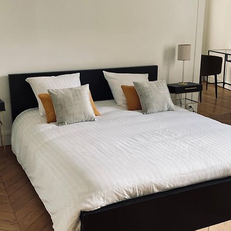 Grand Appartement D'Exception Au Chateau Randin Écully Esterno foto