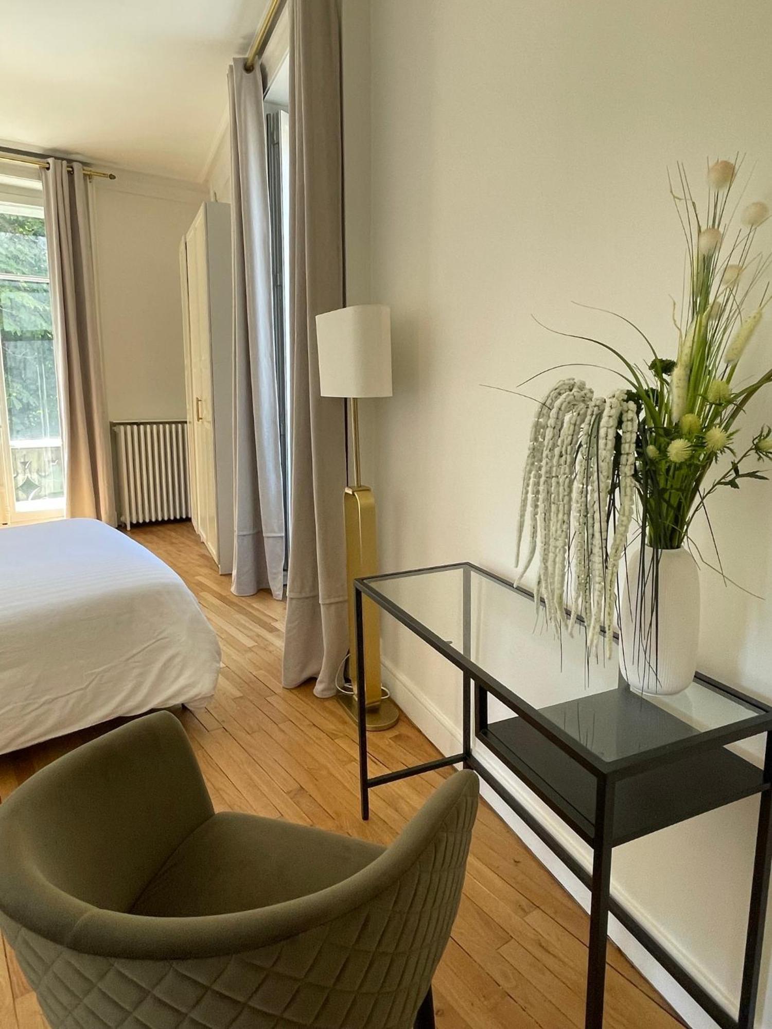 Grand Appartement D'Exception Au Chateau Randin Écully Esterno foto