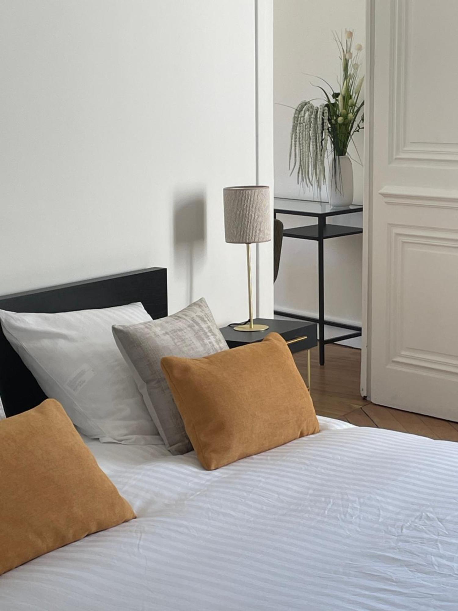 Grand Appartement D'Exception Au Chateau Randin Écully Esterno foto