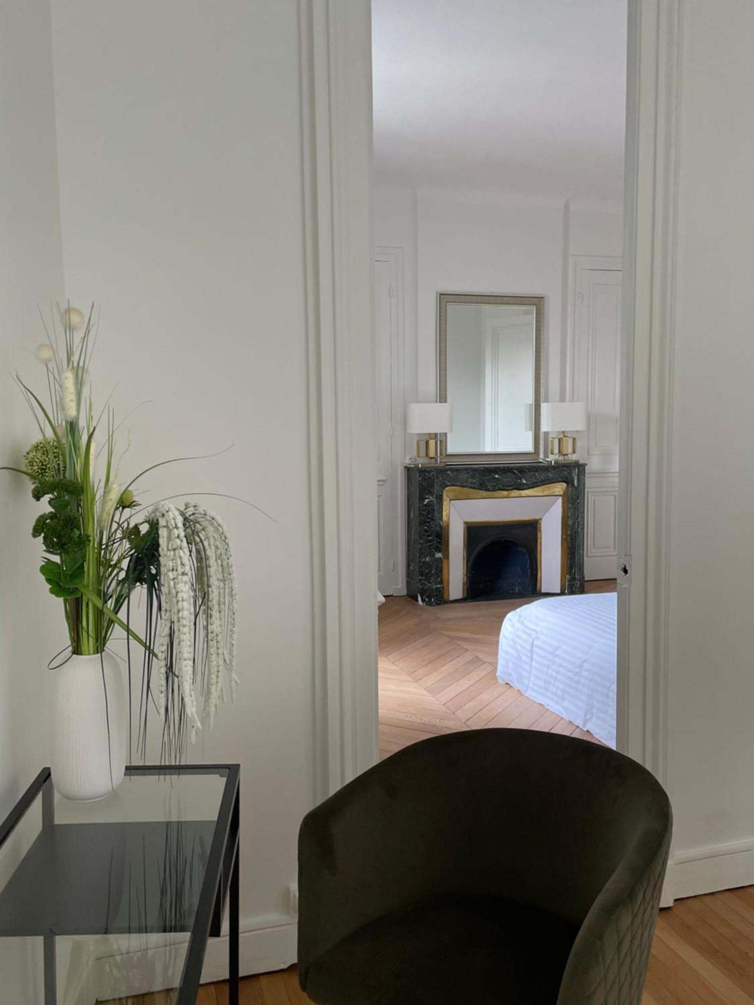 Grand Appartement D'Exception Au Chateau Randin Écully Esterno foto
